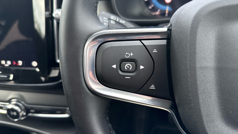 Volvo XC40 2.0 B3P Ultra Dark 5dr Auto Petrol Estate